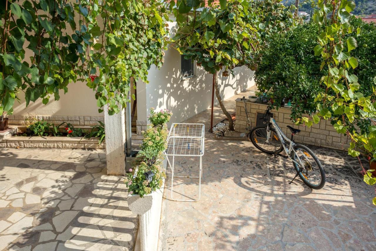 Apartments And Rooms With Parking Space Marina, Trogir - 5953 외부 사진